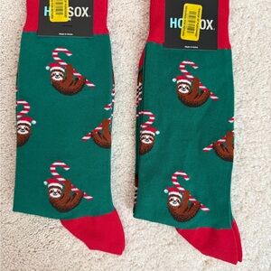 Hot Sox Men's Festive Sloth Socks - Green and Red